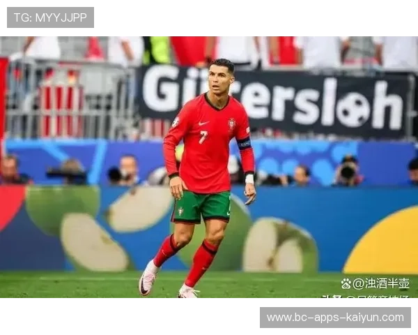 C罗靠速度抢先触球造成险情