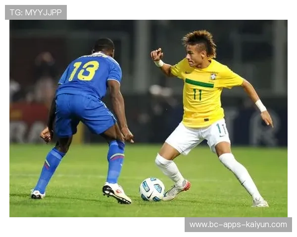 内马尔高速带球撕裂中场，巴西进攻空间全面打开